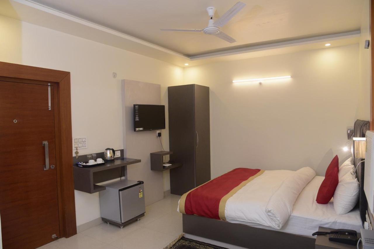 Hotel Le Cypress Bareilly Ngoại thất bức ảnh