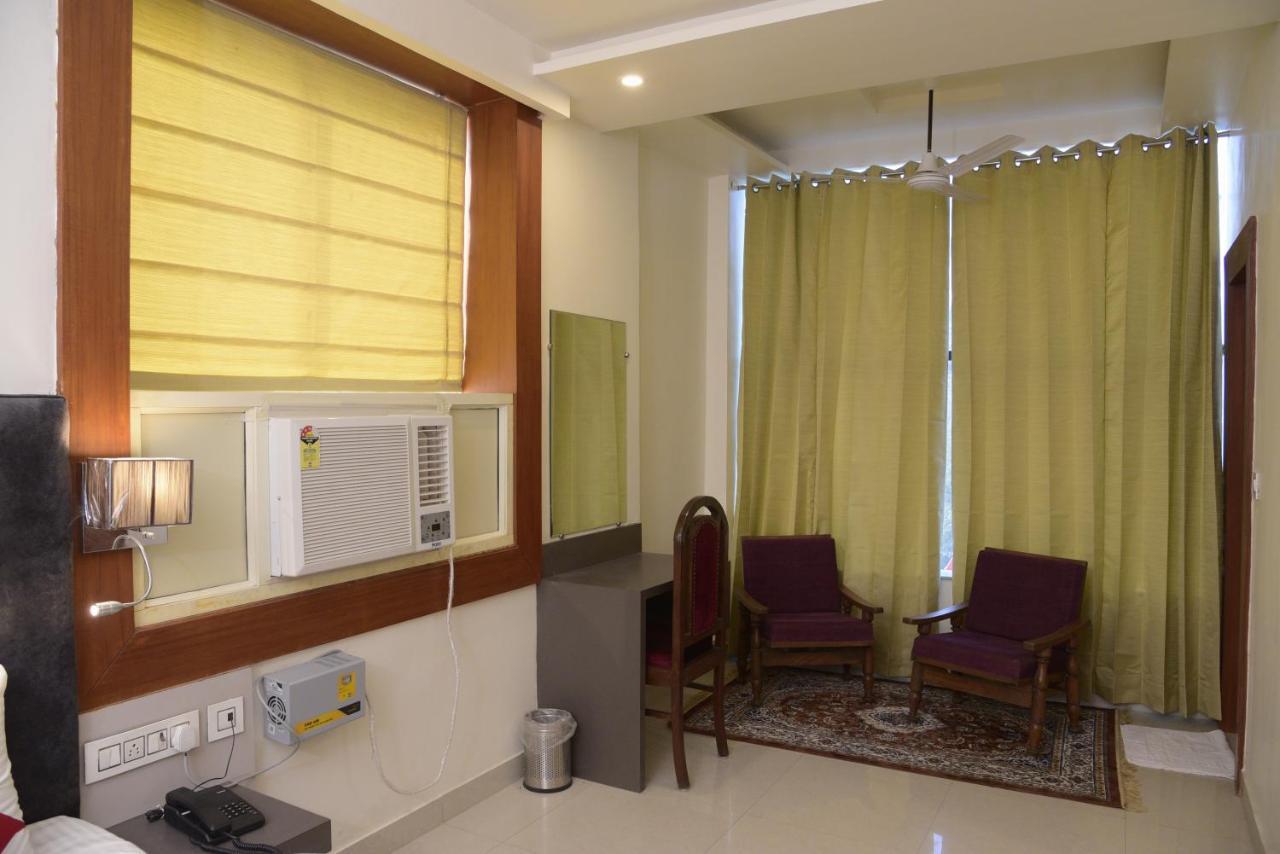 Hotel Le Cypress Bareilly Ngoại thất bức ảnh