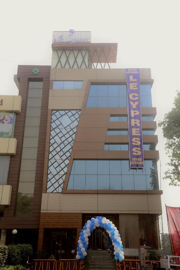 Hotel Le Cypress Bareilly Ngoại thất bức ảnh