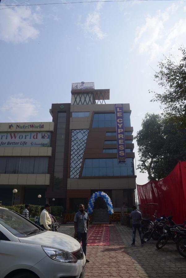 Hotel Le Cypress Bareilly Ngoại thất bức ảnh