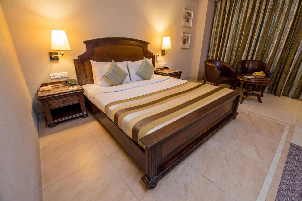Hotel Le Cypress Bareilly Ngoại thất bức ảnh