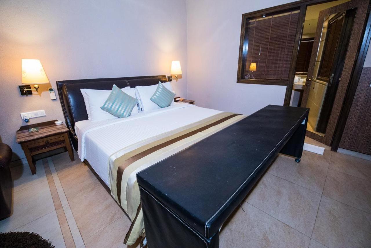 Hotel Le Cypress Bareilly Ngoại thất bức ảnh